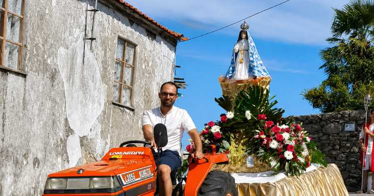 Moimenta da Beira: Tratores transformam procissão da Srª do Carmo num símbolo da identidade de Toitam