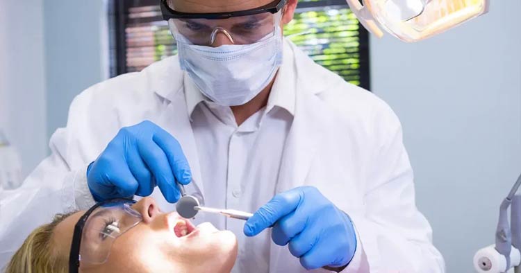Parlamento aprova criação da Carreira Especial de Medicina Dentária no SNS