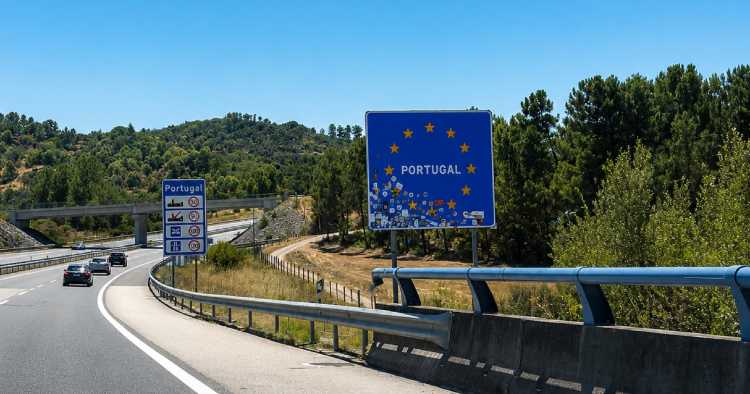 A placa de Portugal é a mais bonita do mundo para quem vive longe da sua terra