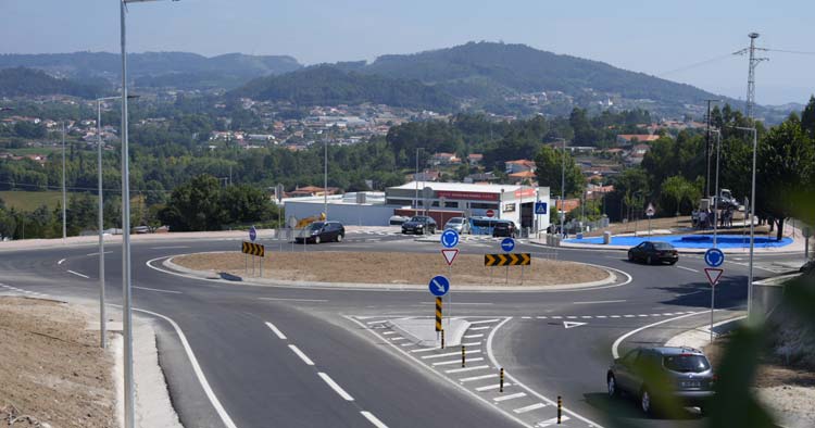 Famalicão: Nova rotunda de Mogege abre ao trânsito e reforça segurança na VIM